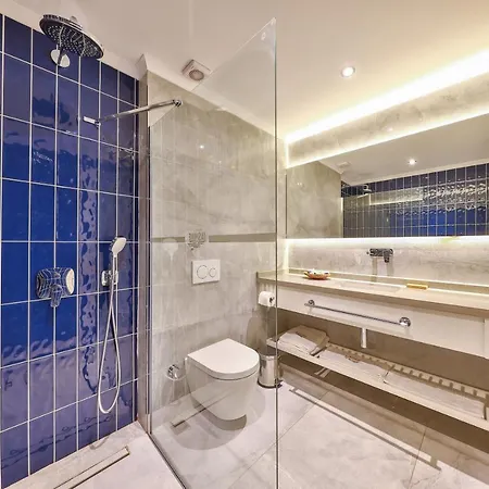 Jasmine Hotel *